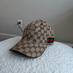 Gucci gg canvas baseball hat